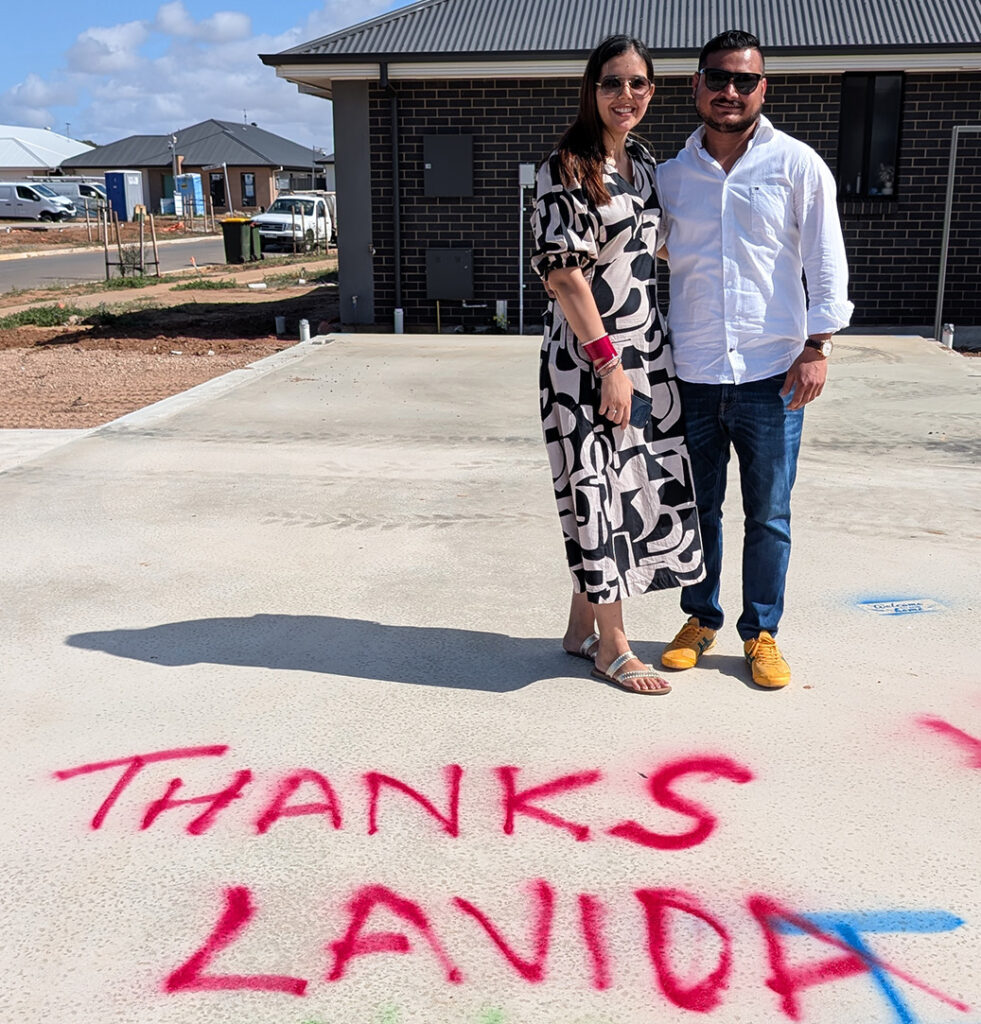 50342 Arvinder Manmeet Slab signing 04.11 10